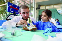 Crianças  aprendem, quase  em contexto real, o papel de um médico no 'Hospital dos Pequenitos'