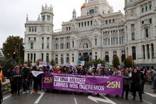 Madrid marcha pelo fim da violência contra as mulheres