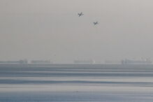 Forças especiais russas impedem passagem na ponte de Kerch ao largo da Crimeia