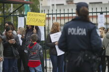 Protestos na EB 2,3 Mário de Sá Carneiro, em Camarate, Loures