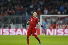 Robben celebra golo