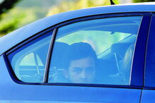 Um dos homicidas, ontem, a caminho do Tribunal de Almada