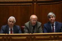 António Costa com Augusto Santos Silva e Mário Centeno no parlamento
