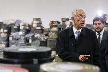 Marcelo Rebelo de Sousa na visita ao arquivo da Cinemateca, em Bucelas