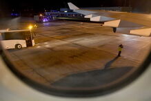 Avião que levava Merkel para a Argentina aterra de emergência em Colónia