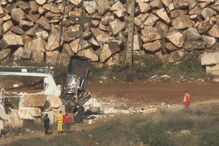 Carrinha a ser retirada da pedreira de Borba