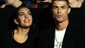 Ronaldo e Georgina trocam alianças