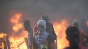 As imagens da violência da manifestação anticorrupção no Haiti
