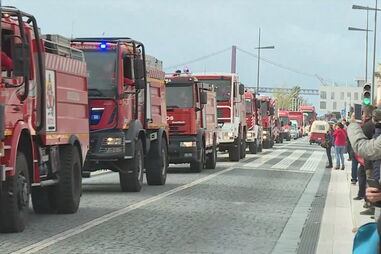 Bombeiros ameaçam abandonar luta ao fogo