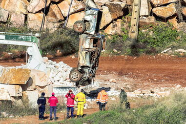 Carrinha onde estavam os dois cunhados ficou totalmente destruída    