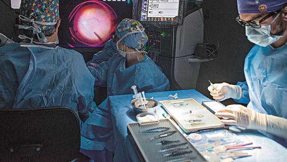 Imagem num grande ecrã garante maior precisão nas cirurgias oftalmológicas