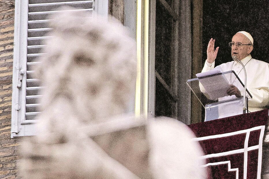 Papa Francisco na recitação do Angelus, no Vaticano, no Dia de Todos os Santos