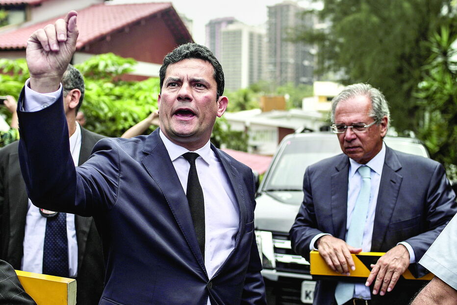 Moro liderou uma operação anticorrupção que prendeu dezenas de políticos, entre eles o ex-presidente Lula da Silva 