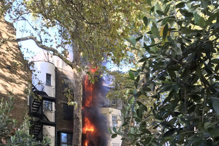 Incêndio deflagra em prédio junto à embaixada da Arábia Saudita em Londres