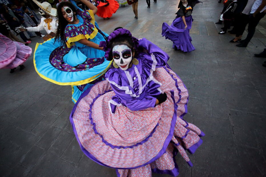 México comemora Dia dos Mortos em espírito de festa