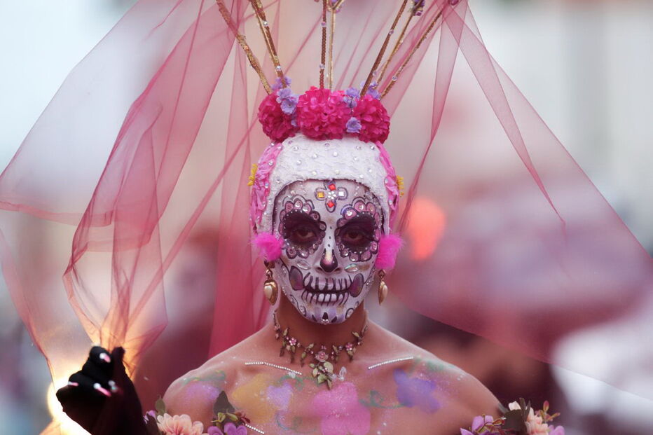 México comemora Dia dos Mortos em espírito de festa