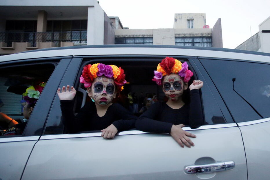 México comemora Dia dos Mortos em espírito de festa