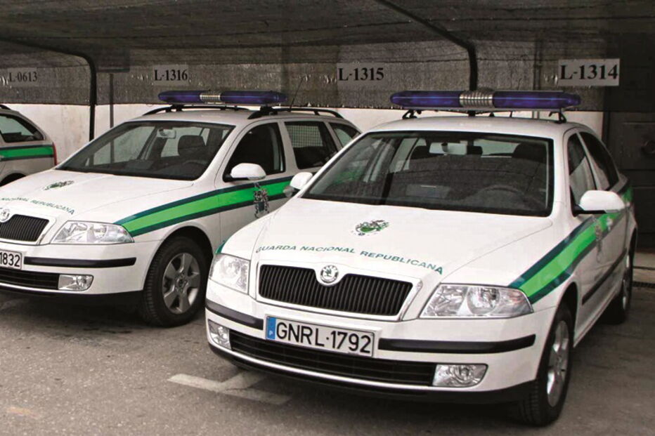 Viaturas têm mais de 500 mil quilómetros e cinco estão avariadas 