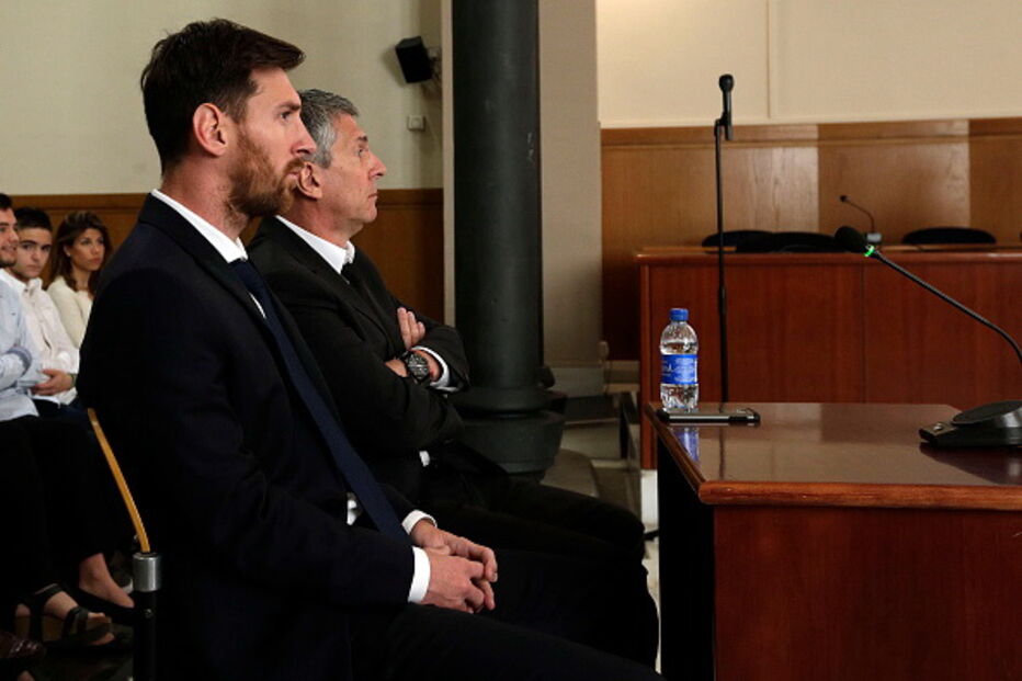 Messi com o pai, Jorge Horacio, quando ambos foram julgdos por fraude fiscal em Espanha