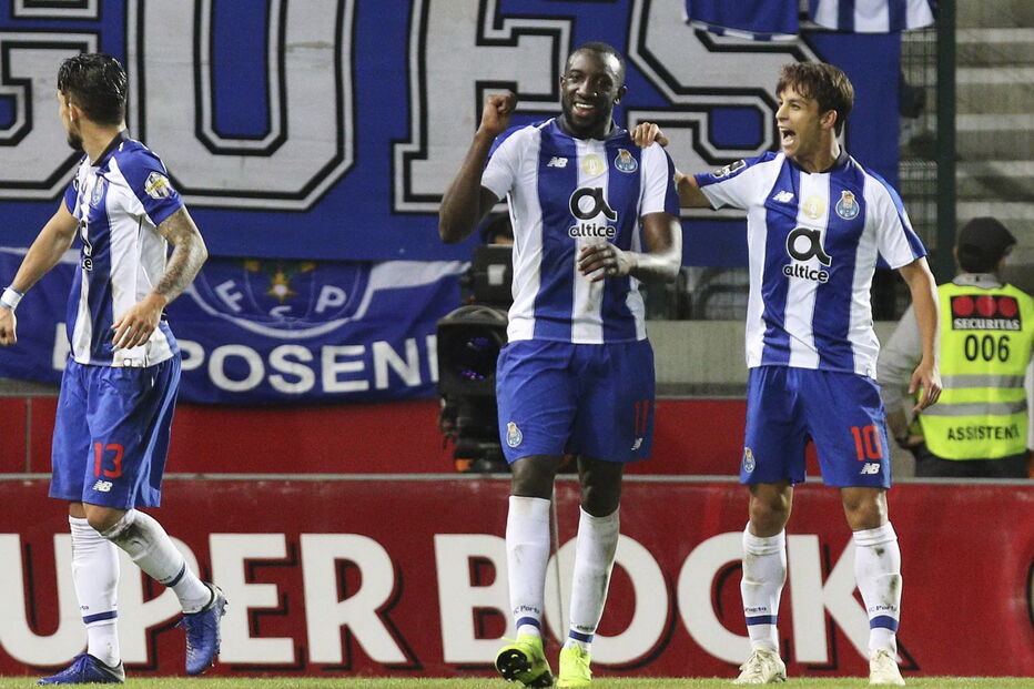 FC Porto vence Marítimo com golos de Otávio e Marega