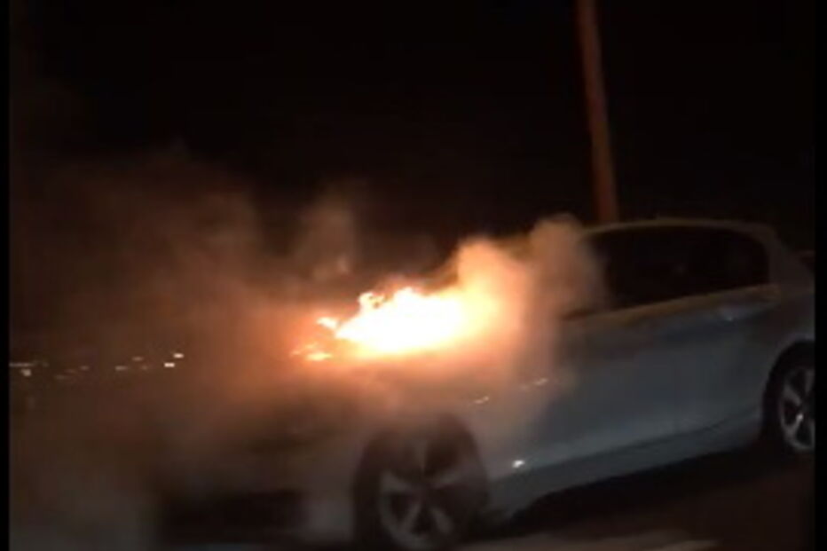 Vídeo mostra carro em chamas na Ponte 25 de Abril