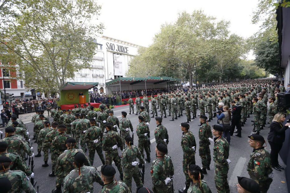 As imagens do maior desfile militar de sempre em Portugal