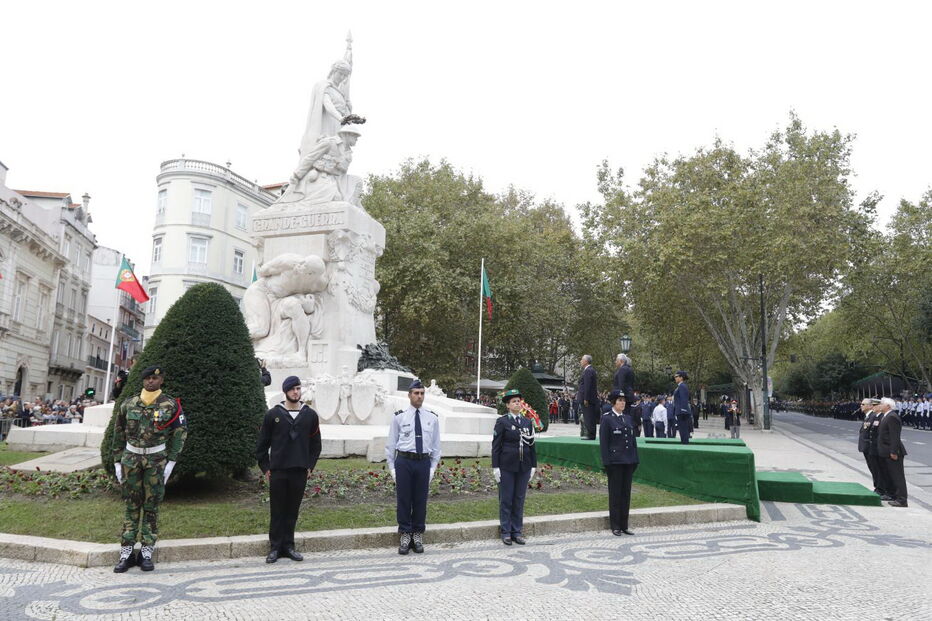 As imagens do maior desfile militar de sempre em Portugal