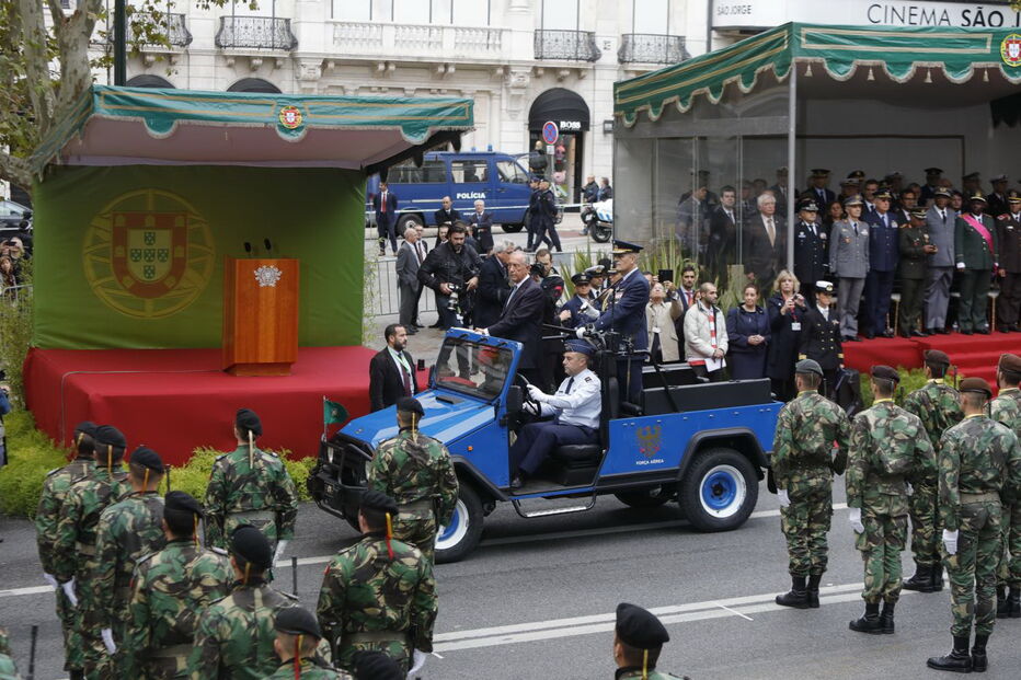As imagens do maior desfile militar de sempre em Portugal