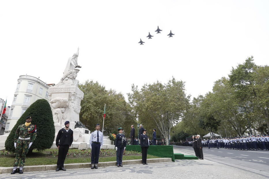 As imagens do maior desfile militar de sempre em Portugal