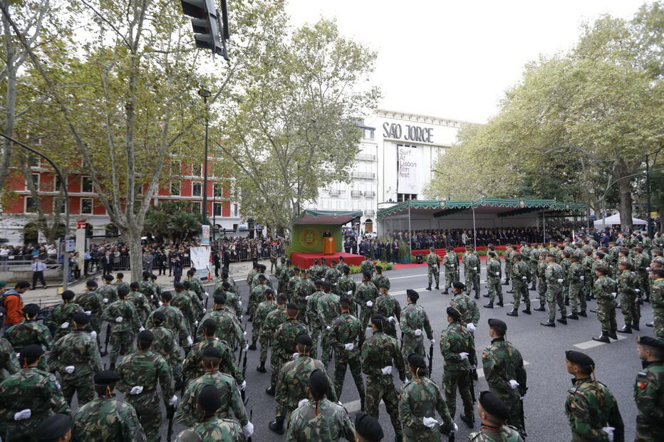 As imagens do maior desfile militar de sempre em Portugal