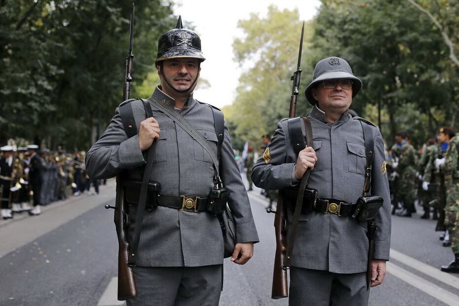 As imagens do maior desfile militar de sempre em Portugal