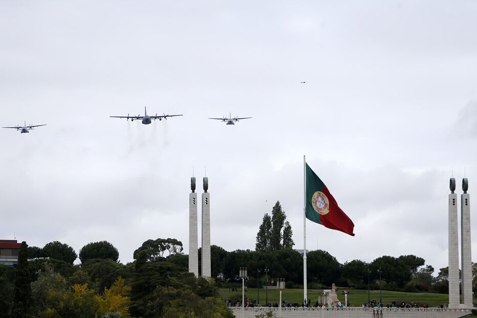 As imagens do maior desfile militar de sempre em Portugal