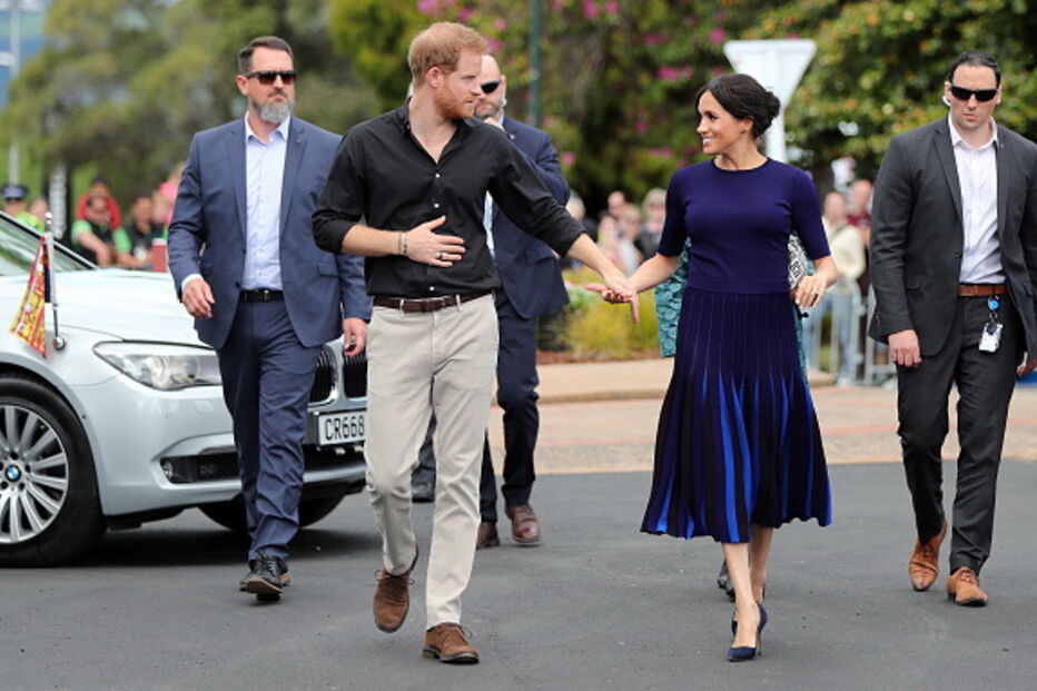 Meghan Markle deu nas vistas pelo guarda-roupa variado na viagem à Oceania