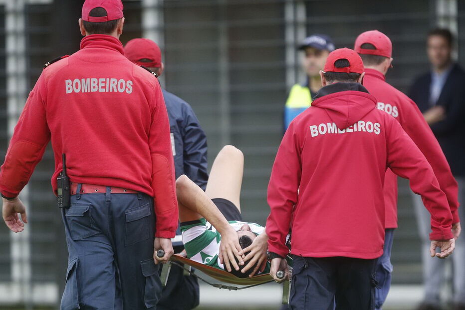  Battaglia saiu do jogo de maca