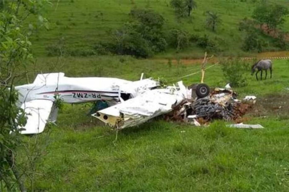 Família morre em queda de avião no Brasil
