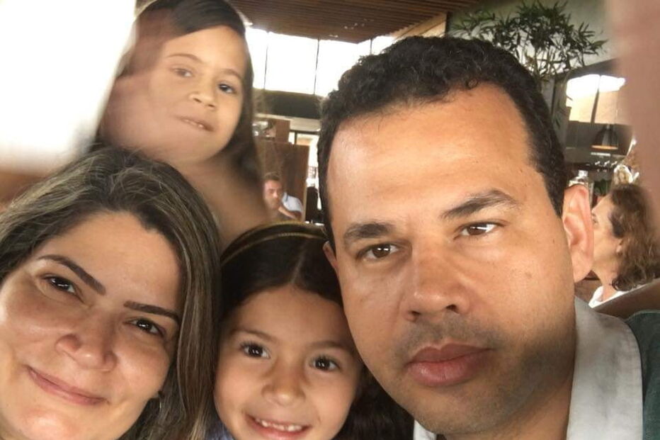  Casal e três filhos menores morrem em queda de avião 