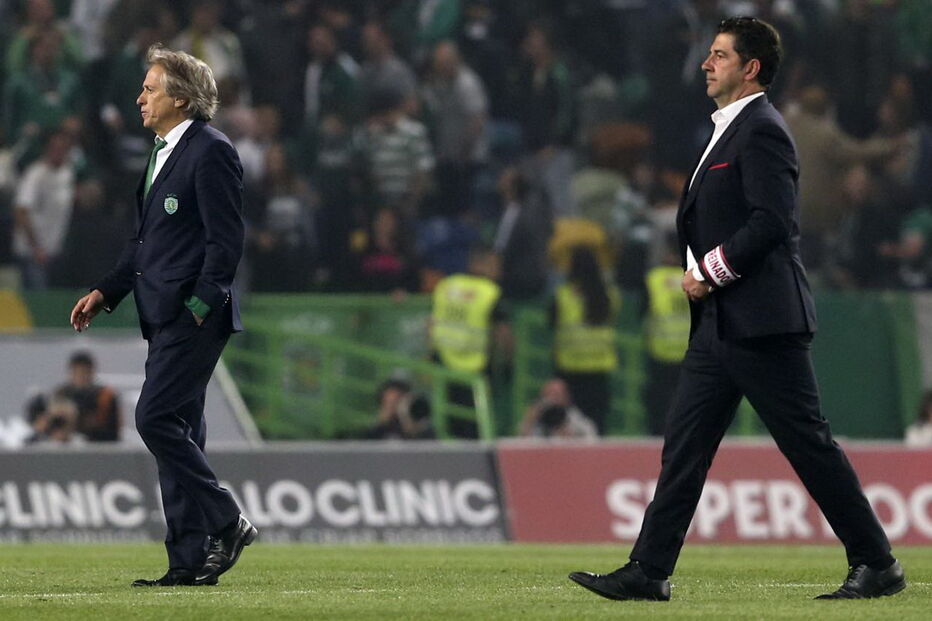 Jorge Jesus e Rui Vitória num dos duelos entre Sporting e Benfica
