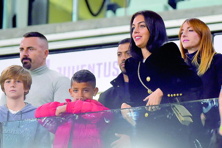 Georgina imparável no apoio a Ronaldo