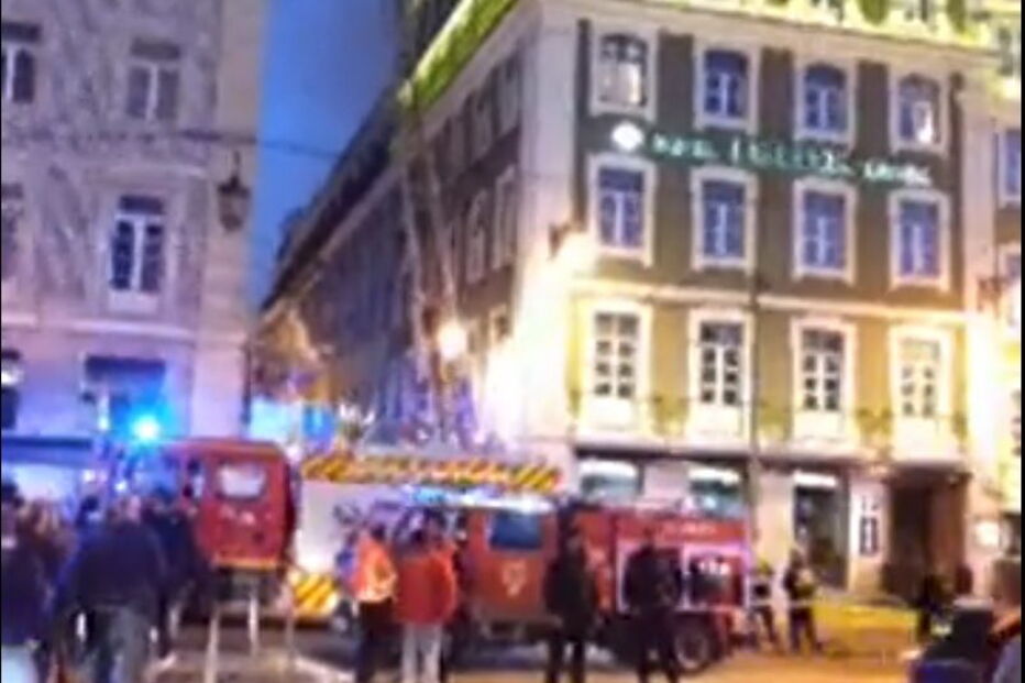 Incêndio em hotel na Praça da Figueira