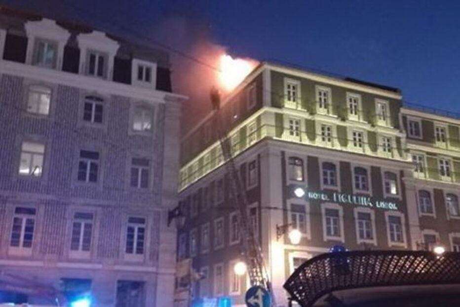 Incêndio em hotel na Praça da Figueira	