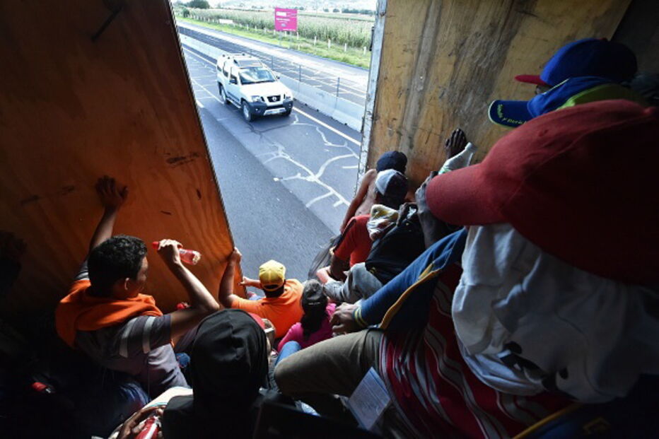 Camiões com migrantes a caminho dos EUA