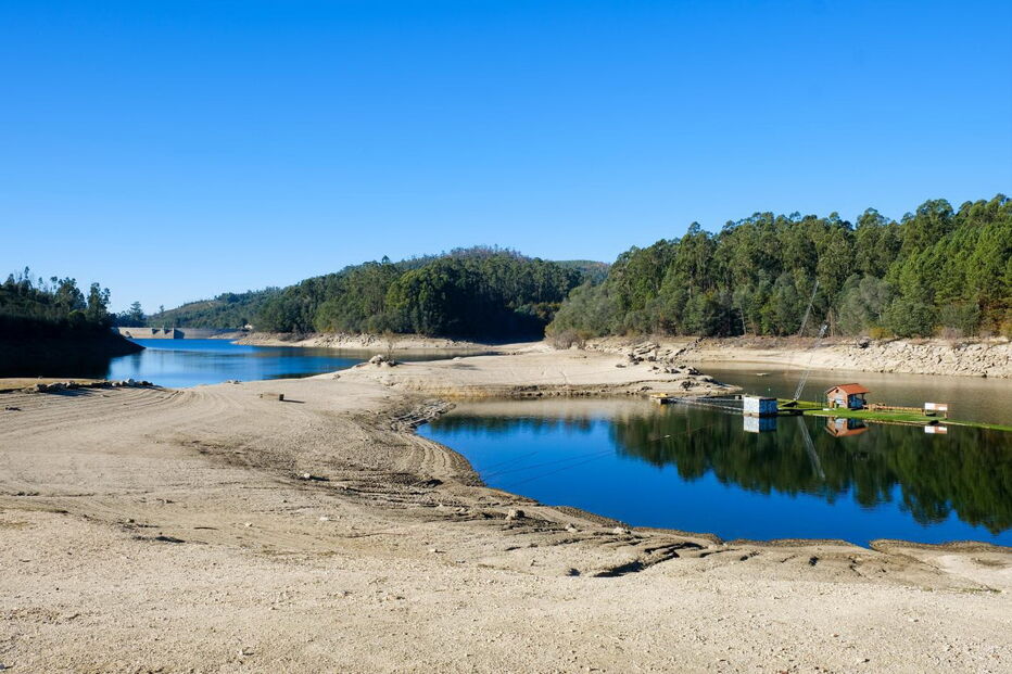 Treze albufeiras com menos de 40% de água no final de outubro