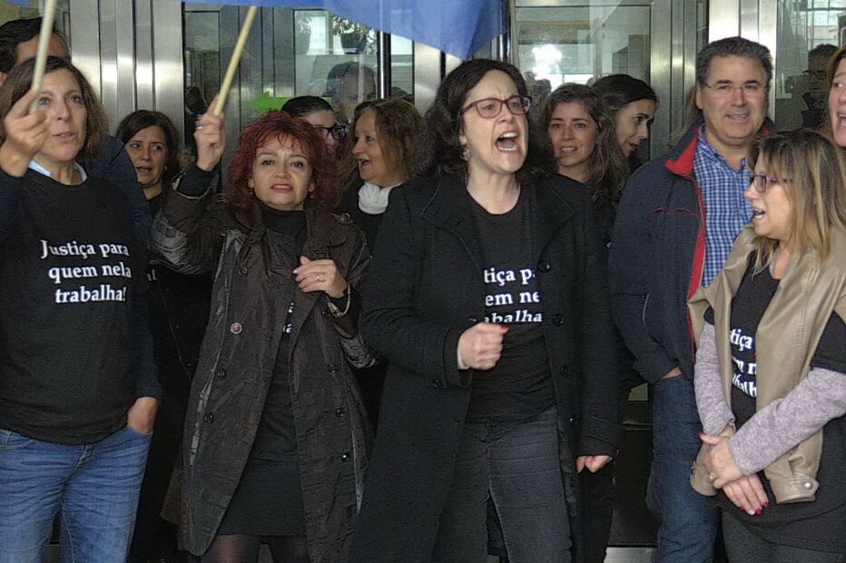 Greve dos funcionários judiciais pára tribunal     