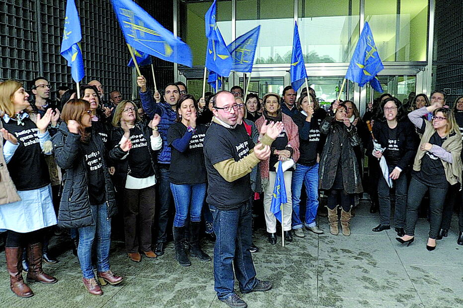 Greve dos funcionários judiciais pára tribunal     