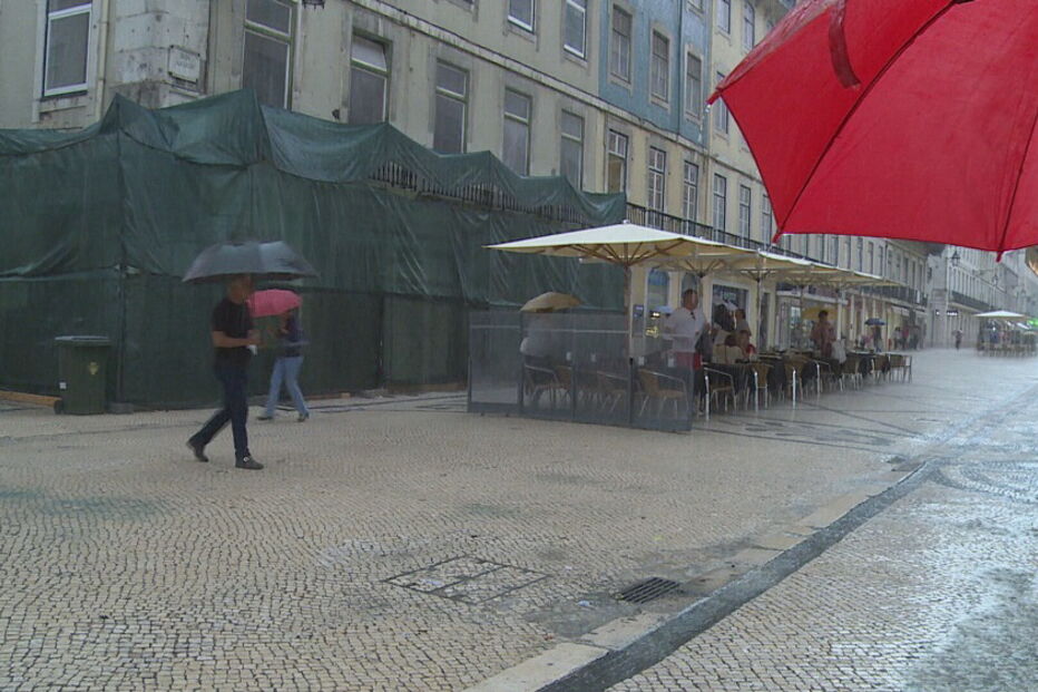 2018-11-07_11_48_09 Céu nublado e chuva forte no dia da chegada da Depressão Beatriz.jpg