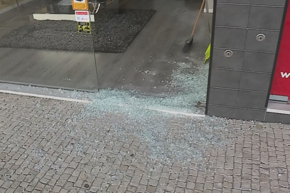 Gang rouba milhares de euros em assalto a loja