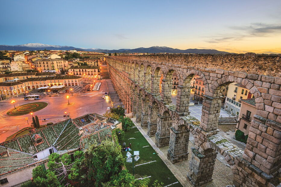 Cores de outono na monumental Segóvia