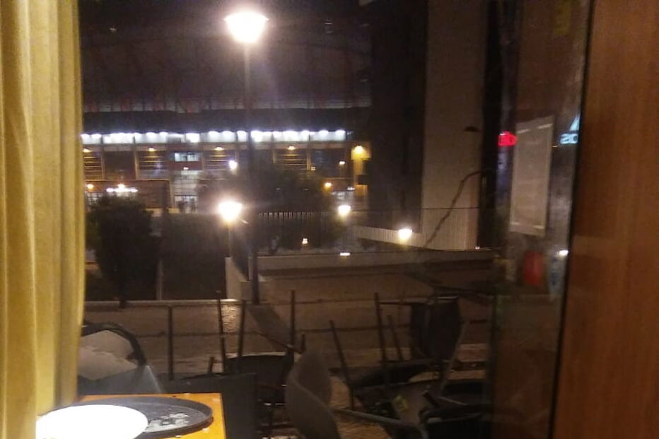 Confrontos entre adeptos do Benfica e do Ajax em hotel junto ao Estádio da Luz