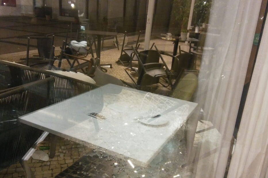 Confrontos entre adeptos do Benfica e do Ajax em hotel junto ao Estádio da Luz