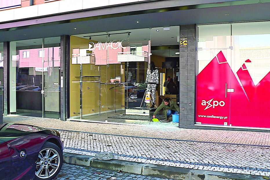 Roubam fortuna de loja de roupa em Santa Maria da Feira